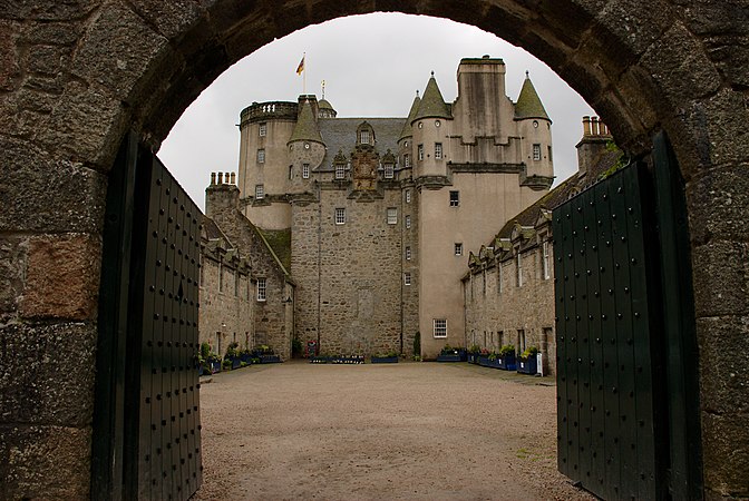 Четверо ворот. Средневековый дворец (the Medieval Palace). Замок Анжони Франция. Фрейзер (замок, Шотландия). Шотландия поместье Фрэйзер.