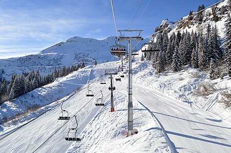 Tập_tin:Chariande_2_and_Chariande_Express_chairlifts,_Samoëns.jpg