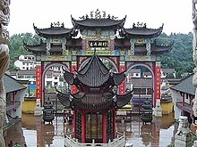 Китайски храм порта-светъл.jpg