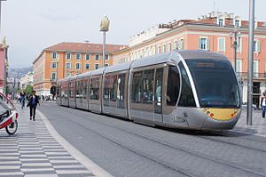 Citadis 402 26 place Masséna 2014.jpg