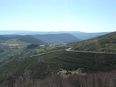 Vue sur Loubaresse depuis l’avant-dernier kilomètre de l’ascension.