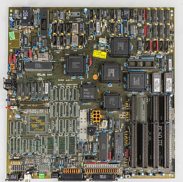 File:Commodore PC30-III - motherboard-4494.jpg