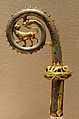 Champlevé esmaltat sobre coure daurat, lleó amb serp, Llemotges, vers el 1200 (Louvre)