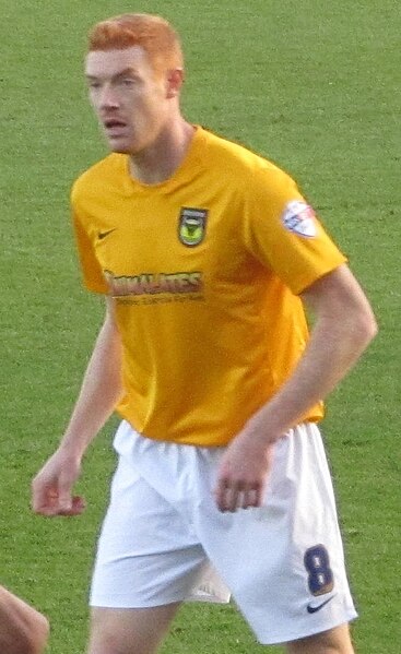 Kitson playing for Oxford United in 2013