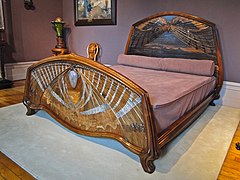 Кровать с бабочками (1904) Эмиля Галле