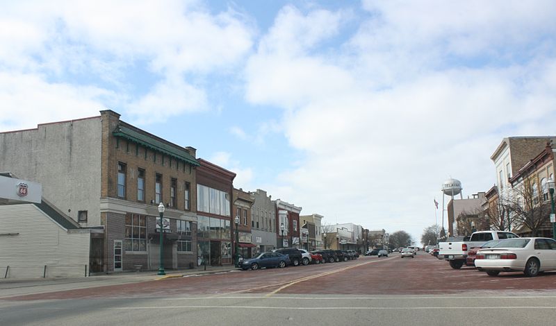 File:Delavan Wisconsin Downtown Looking West 2 US14.jpg