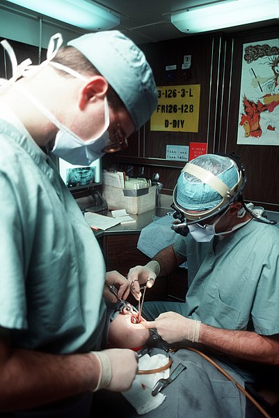 ფაილი:Dental surgery aboard USS Eisenhower, January 1990.JPEG