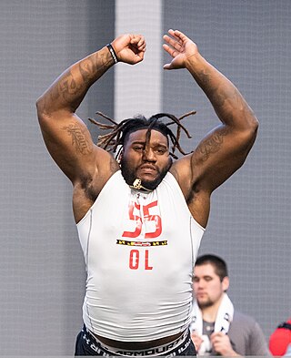 <span class="mw-page-title-main">Derwin Gray (offensive lineman)</span> American football player (born 1995)