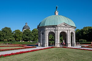 München: Etymologie, Geographie, Bevölkerung