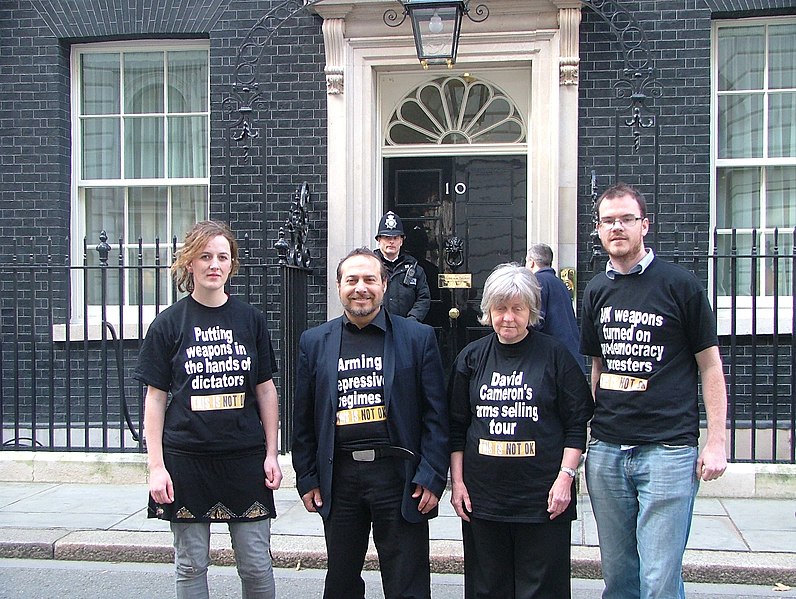 File:Downing street petition (8) (5549890340).jpg