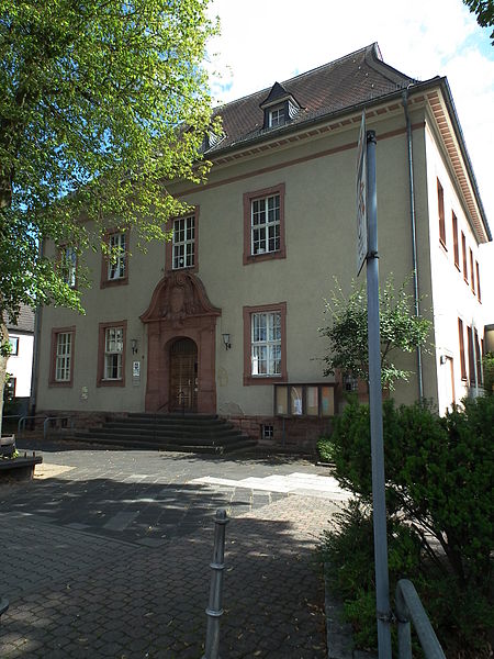 File:Dudenhofen Polizeistation Alte Schule.JPG