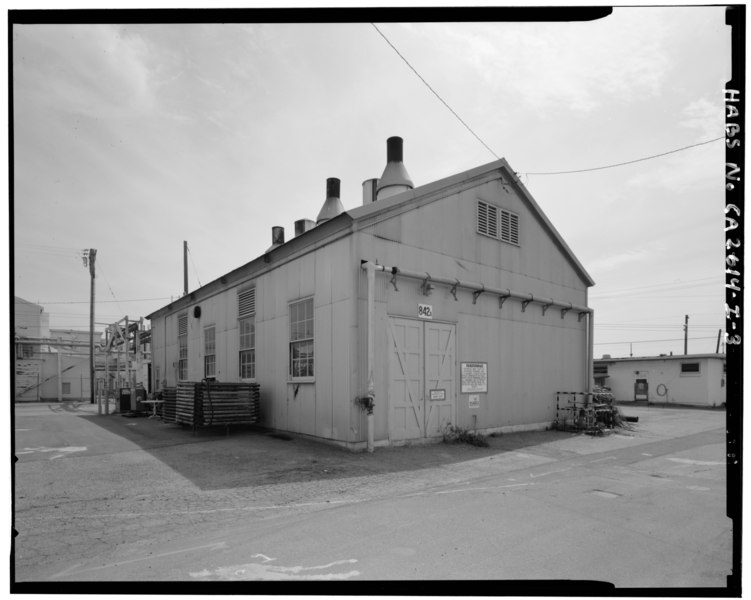 File:EXTERIOR OBLIQUE VIEW OF BUILDING 842A, LOOKING EAST-SOUTHEAST. - Oakland Naval Supply Center, Academic Instruction Building, Off East K Street near Twelfth Street, Oakland, HABS CAL,1-OAK,16I-3.tif