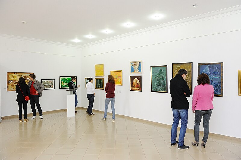 File:Expozitie internationala de pictura si sculptura la Galeria de arta "Arcadia", Pascani - Iasi.jpg