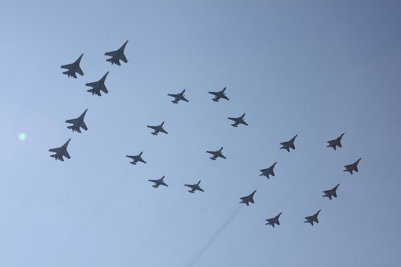 File:Flypast x5 Sukhoi Su-27's, x8 Mikoyan Mig-29's, x8 Sukhoi Su-25's Russian Air Force making 100 (8128498613).jpg