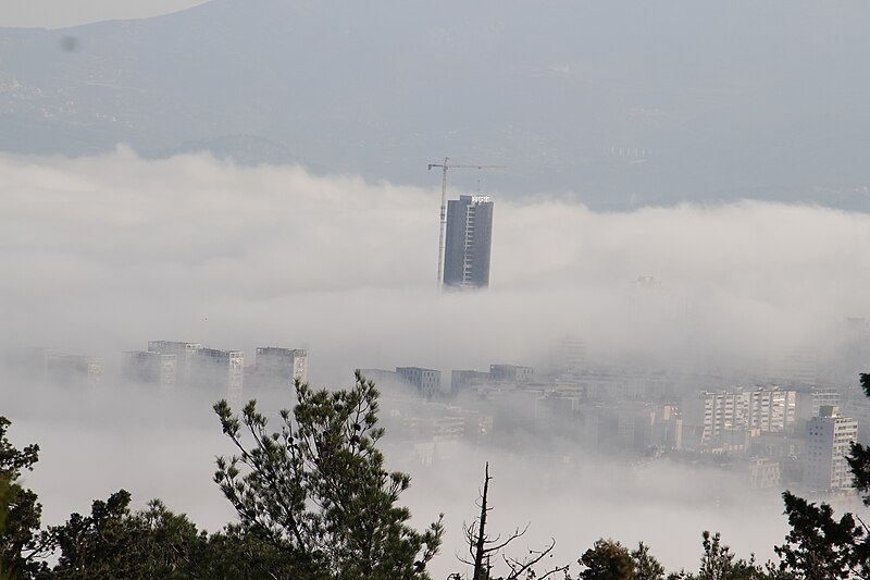 File:Fog in Split (10).jpg