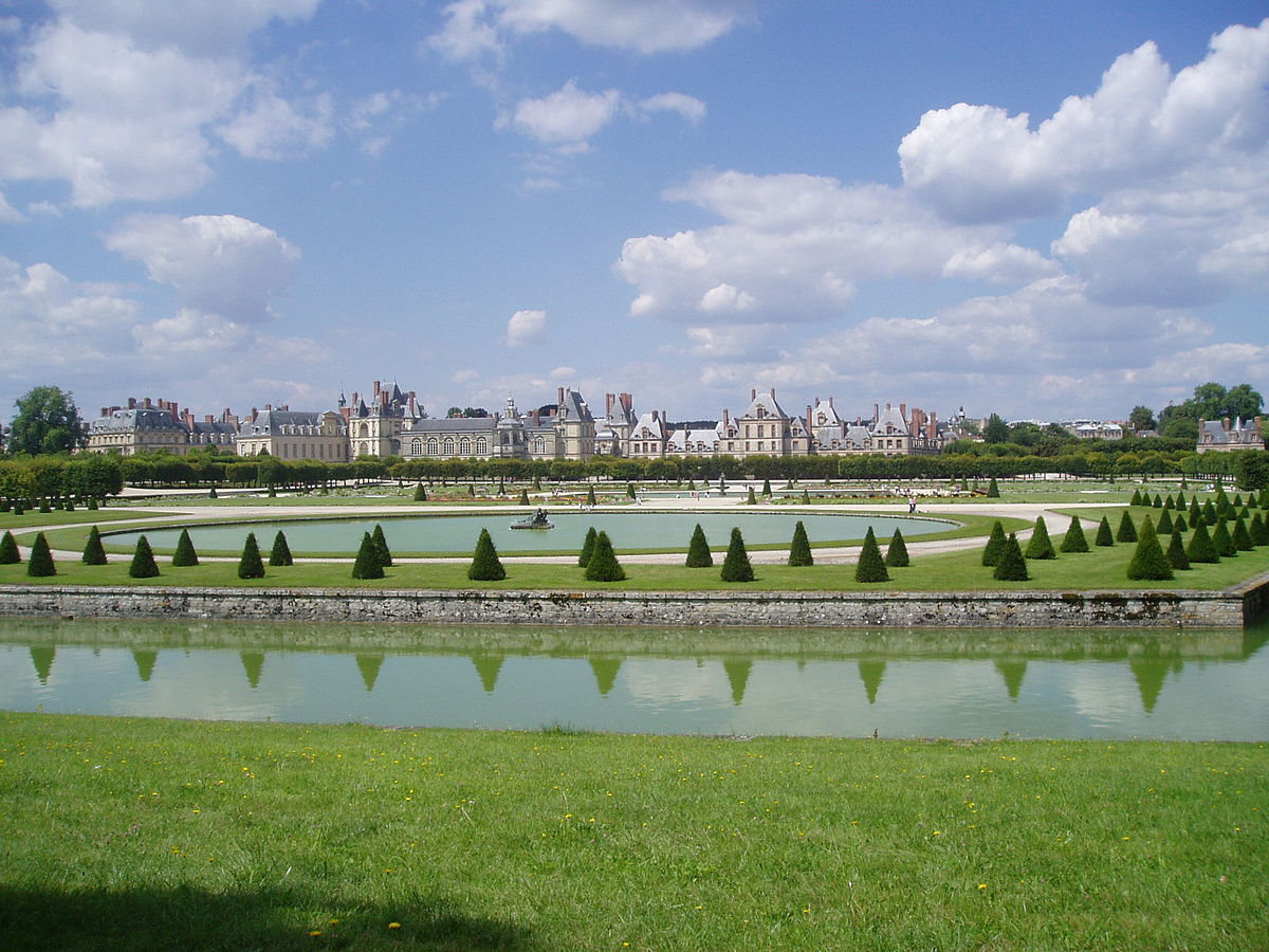 File:Gardens overlooking Château de Fontainebleau.jpg - Wikimedia