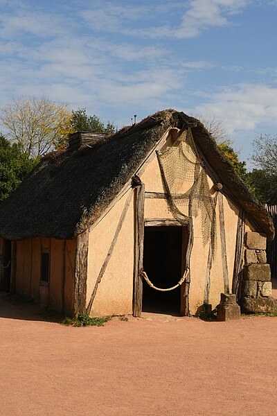 File:Fort de l-An Mil - Gaul Fort 10.jpg