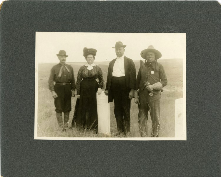 File:Four People Beside Markers on the Little Bighorn Battlefield (141cd02b47be4d26a866beb15a95f3a7).tif