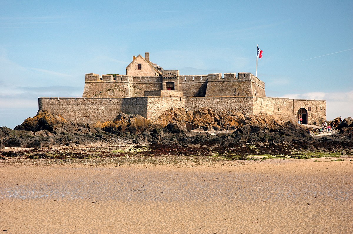 Le fort. Fort National сен-мало. Le Fort National St malo. Chateau Saint malo.
