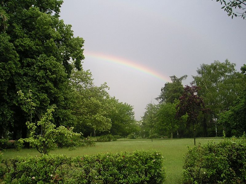 File:Freie Universitaet Berlin - Campus - Blick vom Henry-Ford-Bau zur Mensa 1 - mit Regenbogen.jpg