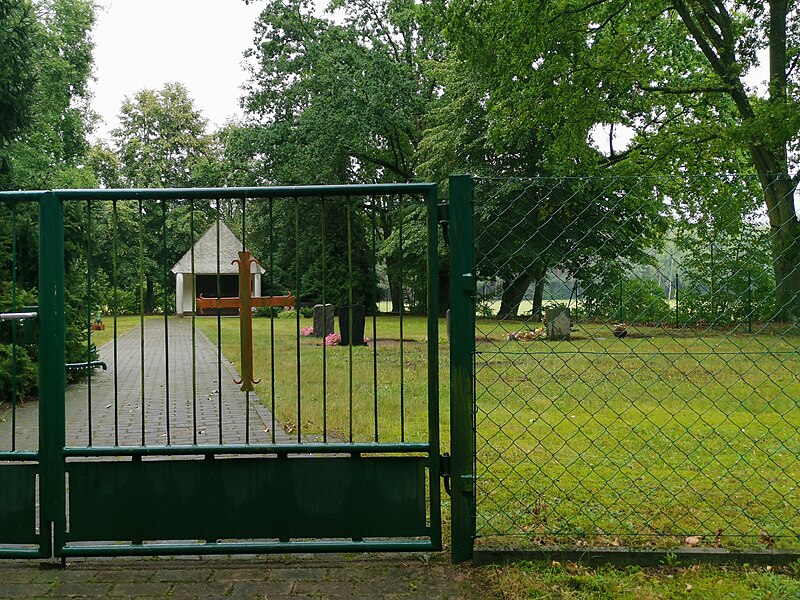 File:Friedhof bräsinchen 2020-08-22 3.jpg