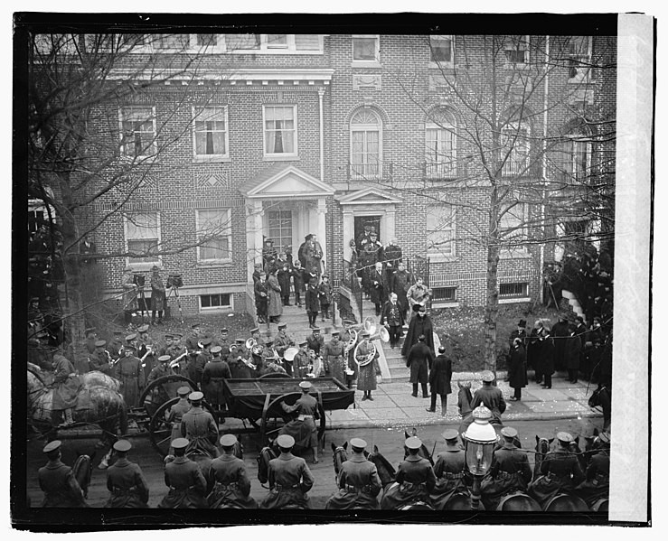 File:Funeral of Adml. Peary LCCN2016827518.jpg