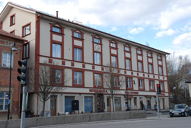 File:Gamla stadshuset i Mölndal.JPG