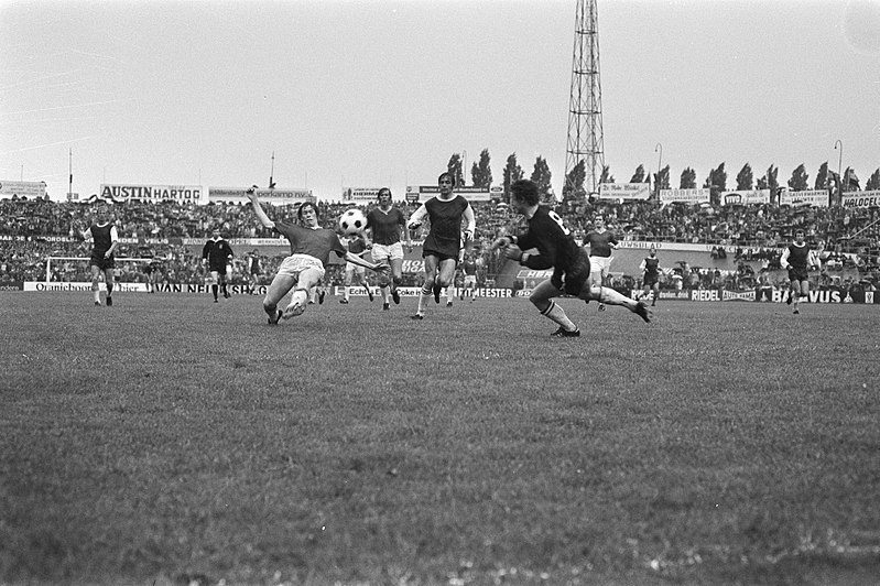 File:Gerrie Mühren (Ajax) scoort het eerste doelpunt, Bestanddeelnr 924-5813.jpg