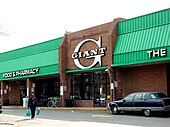 A Giant Food store in March 2006, located at 9th and O Streets NW in Washington, D.C. It has since been replaced by a nearby store. Giant Food store at 8th and O Streets NW in Washington DC.jpg