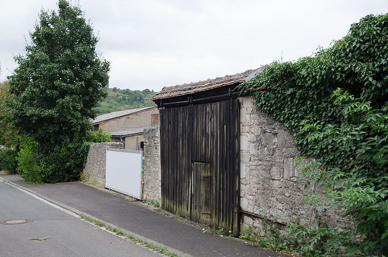 File:Goßmannsdorf, Ortsmauer, Am Dorfgraben-002.jpg