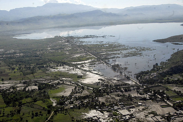 Gonaïves, após os furacões e durante as inundações de setembro de 2008.