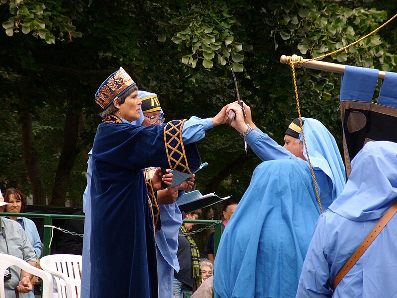 File:Grand bard Vanessa Beeman during the ceremony of the Sword at the Gorseth Kernow 2007.jpg