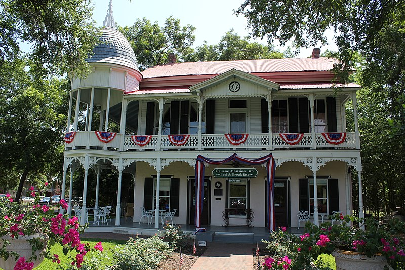 File:Gruene Mansion Inn, Gruene, Texas (8110671469).jpg