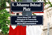 GuentherZ 05.06.2012 0068 Wien06 Johanna-Dohnal-Platz Strassentafel enthuellt.jpg