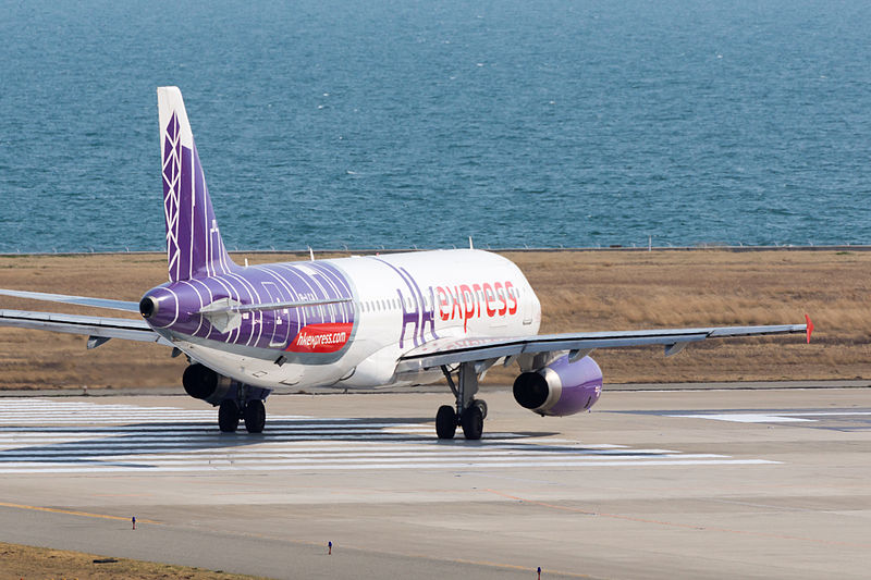 File:HK Express ,UO687 ,Airbus A320-232 ,B-LCA ,Departed to Hong Kong ,Kansai Airport (16624142149).jpg