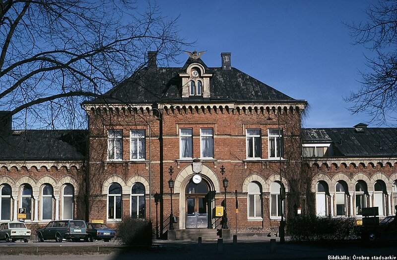 File:Hallsbergs järnvägsstation.jpg