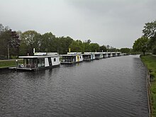 Marina mit Hausbooten am Bederkesa-Geeste-Kanal