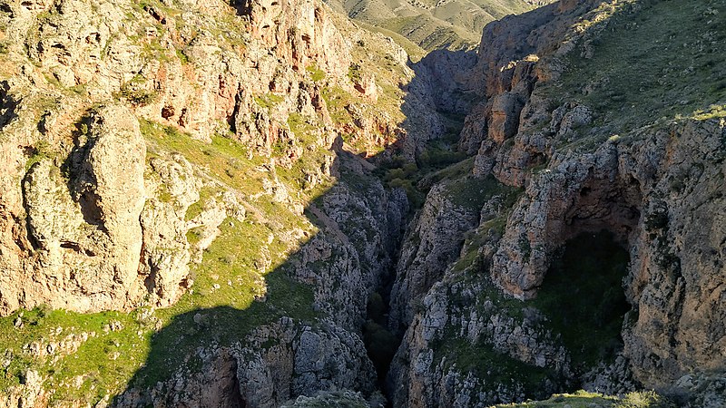 File:Hells Canyon, Ararat Province, Armenia 06.jpg