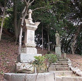 Hōkyōintō presso Kōshū-ji (Fukuoka)