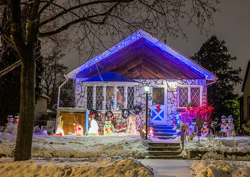 File:Holiday Lights - Sheridan Avenue North - Minneapolis (23635570084).jpg