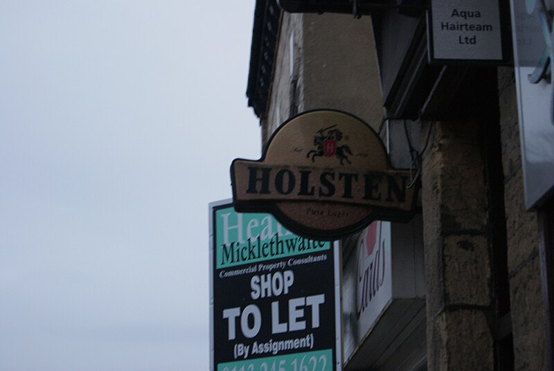 File:Holsten sign, High Street, Boston Spa.jpg