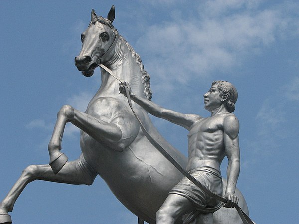 Equestrian statue of Vallavaraiyan Vandiyadevan in Chennai.