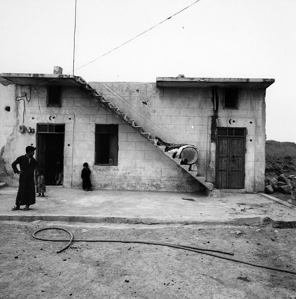 File:Huis op een schapenboerderij - Stichting Nationaal Museum van Wereldculturen - TM-20011847.jpg