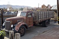 Camion à piquets IH KB-6