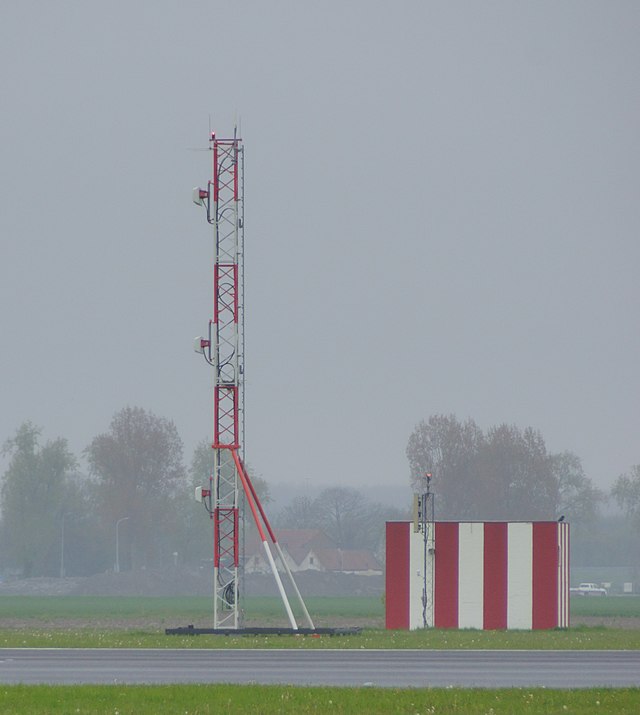 Glide slope antenne bij de Polderbaan, Schiphol