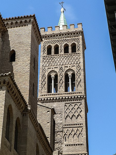 File:Iglesia de San Gil-Zaragoza - P1410220.jpg