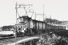 At Albisola on the Genoa-Savona line Italien FS Zug mit Drehstromlok Serie E.550 bei Albisola Bahnstrecke Genua-Savona mit Drehstrombetrieb 1916.jpg