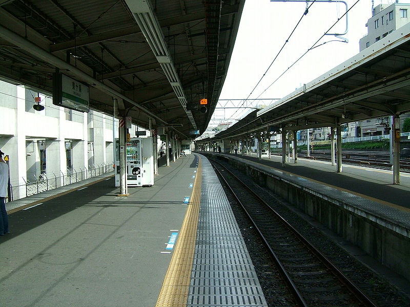 File:JREast-Higashi-jujo-station-platform.jpg