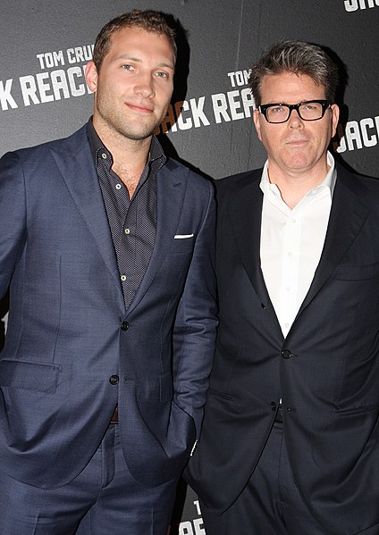 File:Jai Courtney, Christopher McQuarrie (8236678429).jpg