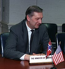 Johan Jørgen Holst, Pentagon 1993-03-16 (przycięty) .JPEG